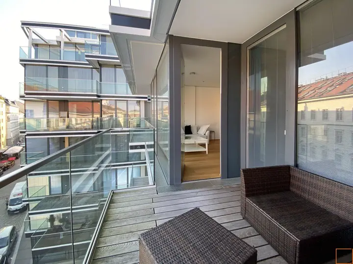 Terrasse mit Blick ins Wohnzimmer