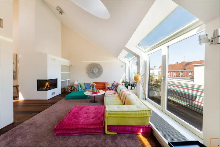 Wohnbereich mit Roche Bobois Sitzgruppe