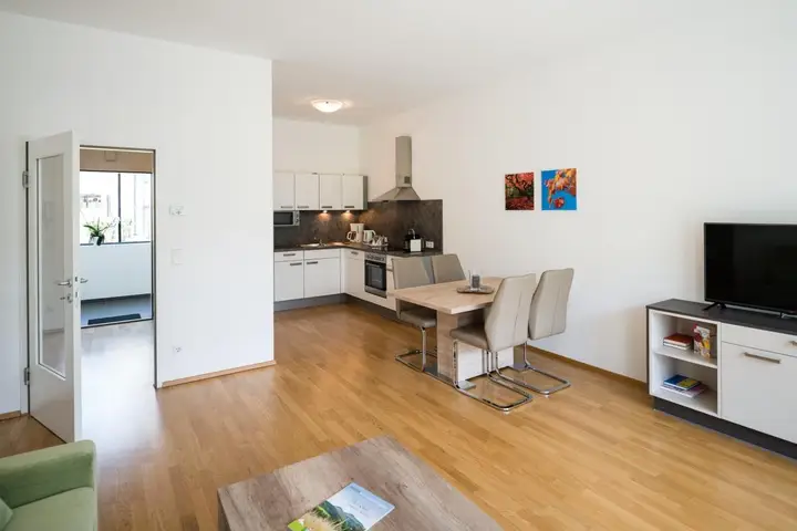 Apartment 004