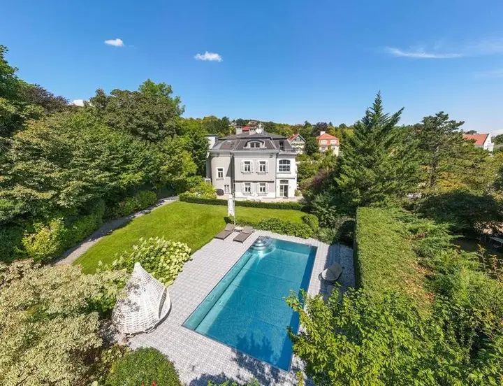 PRESTIGE VILLA LUXUS PUR MIT POOL & GARTEN MIT PRIVATZUGANG ZUM KURPARK & CASINO