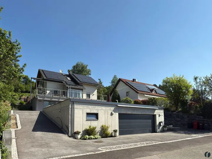 Außenansicht von der Straße aus