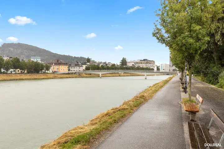 Makartkai mit Pioniersteg, Blick Richtung Innenstadt