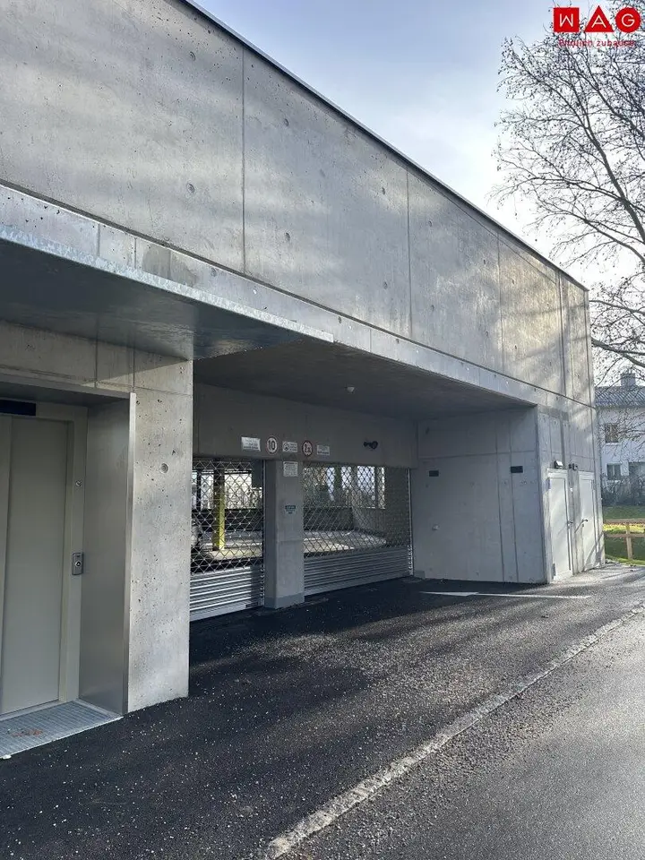 Einfahrtstor Parkhaus