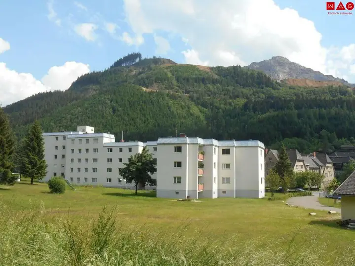 Vordernbergerstr mit Erzberg im Hintergrund
