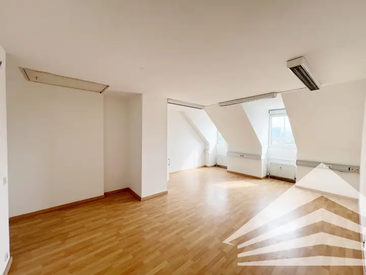 Empfang mit Teeküchenecke 38 m²