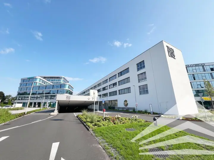 Ansicht Techbase BT 1 und TG Einfahrt