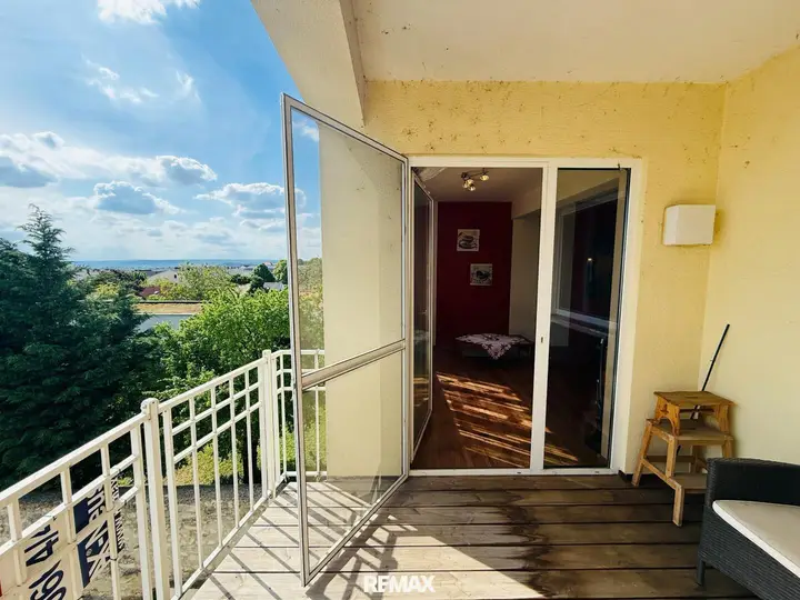 Loggia mit teilweise Seeblick