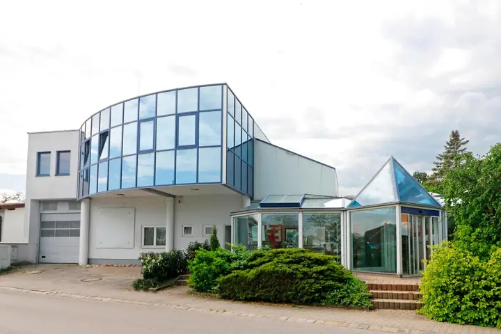 Schauraum, Büro, Garage