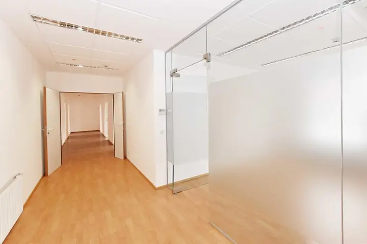 Gang/Büro