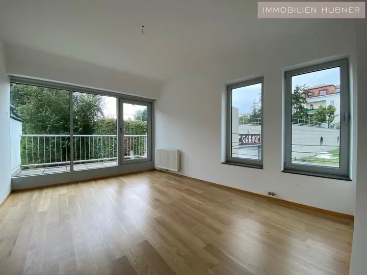 Zimmer mit Balkon
