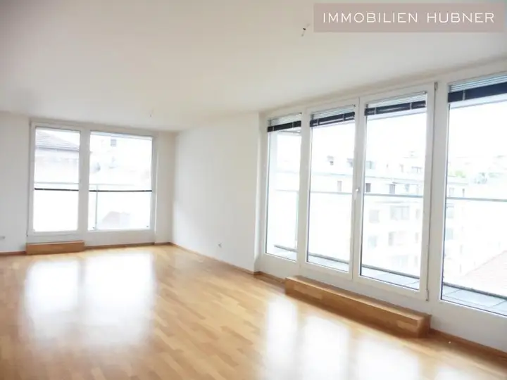 schöner, heller Wohnraum