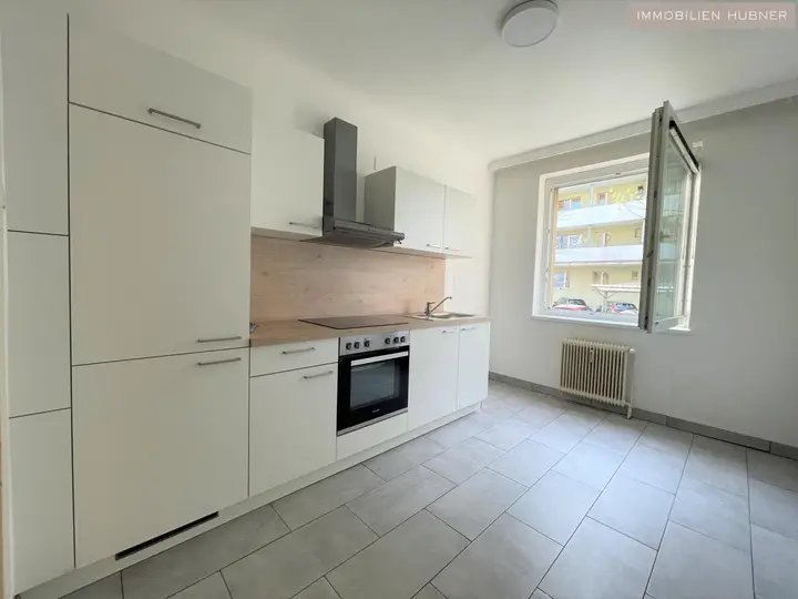 Küche mit Platz für Ess-Bereich