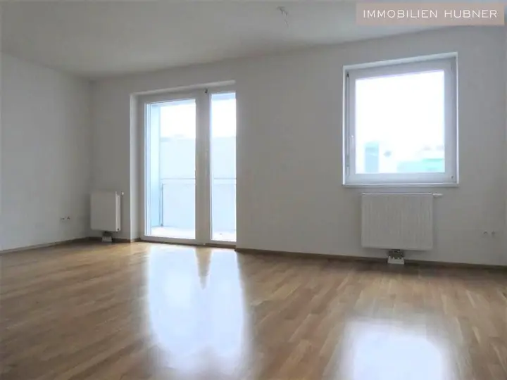 Wohnzimmer - Blick zum Balkon