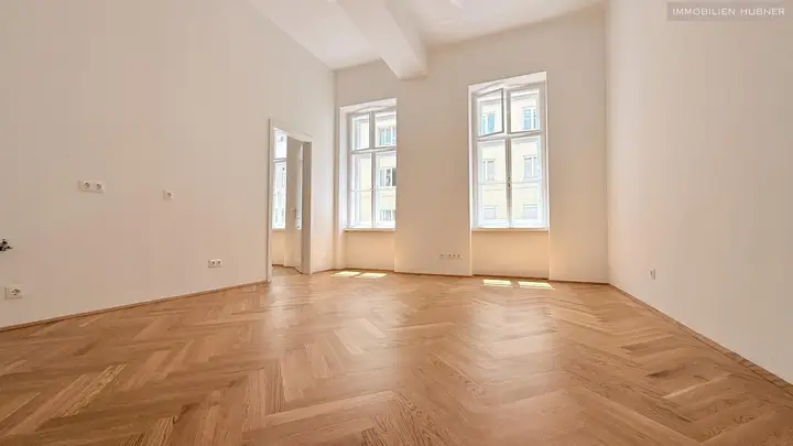 Wohnzimmer mit Blick in das Schlafzimmer