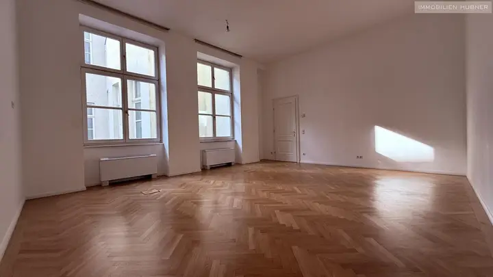 großes Büro zum Innenhof (1)