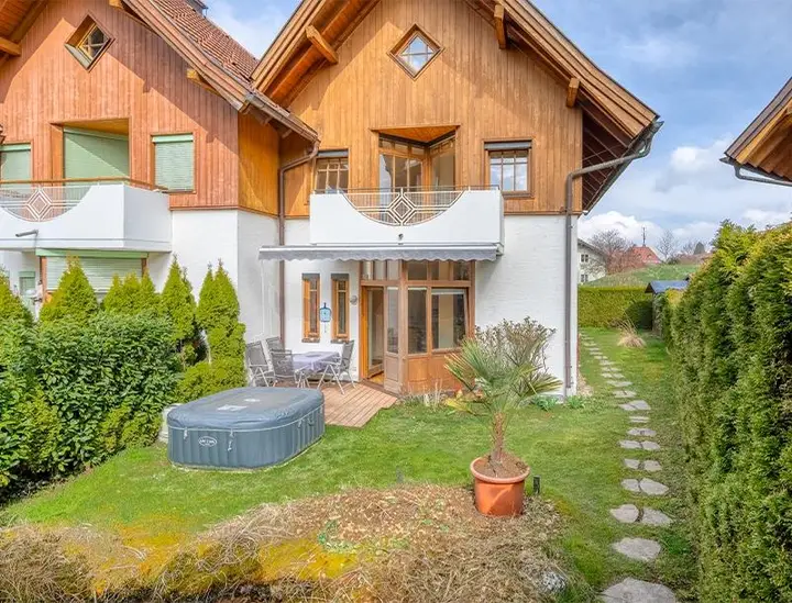 HP1-Eckreihenhaus-Lamprechtshausen-Hausansicht