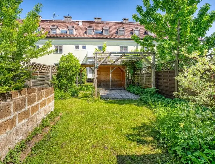 HP1-Eckreihenhaus-Gneis-Außen-Ansicht