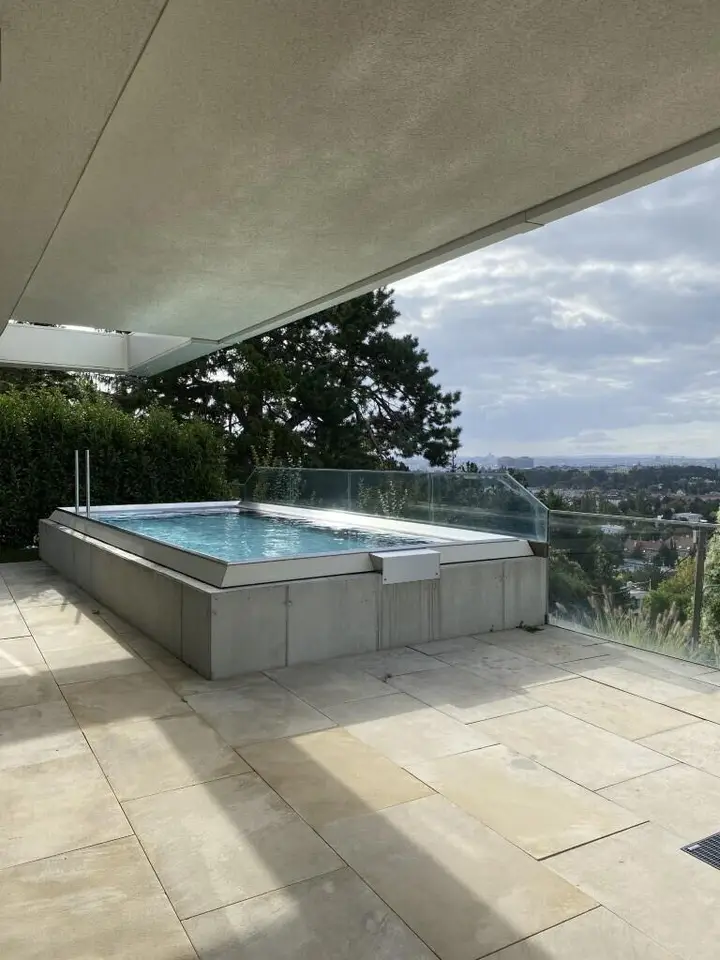 Terrasse mit Pool
