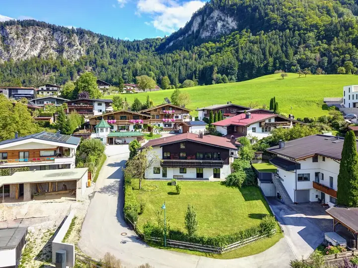 Sonniges Einfamilienhaus mit See- und Pendlingblick (2)