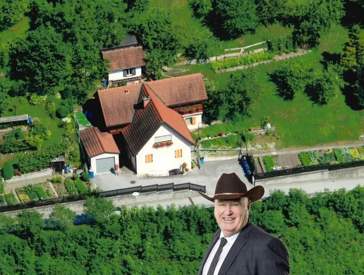 - Gemütlicher Kamin für behagliche Abende - Wintergarten zur ganzjährigen Nutzung und Entspannung