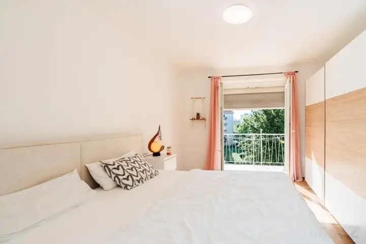 zu Schlafzimmer