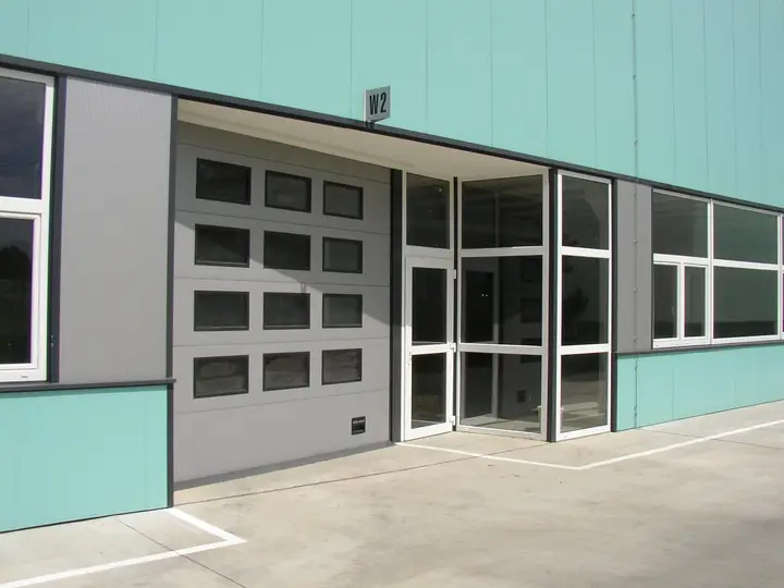 W02