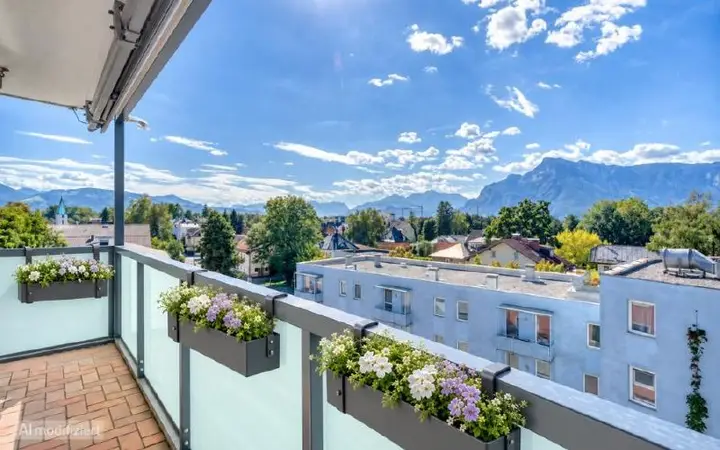 HP1-3-4-Zimmer-Wohnung-Salzburg-Riedenburg-Ausblick-vom-Balkon
