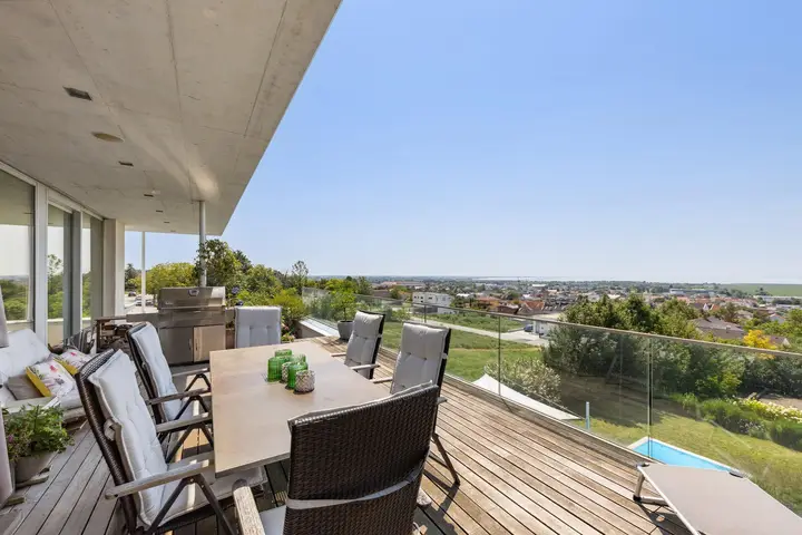 Terrasse mit Blick auf den Neusiedler See