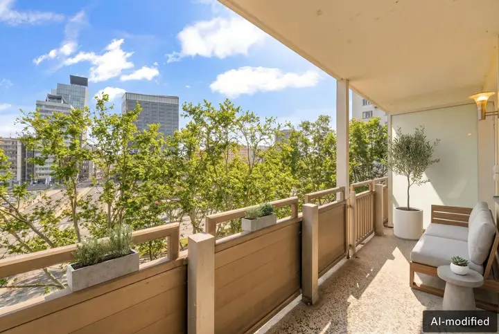 Loggia mit Donaukanalblick