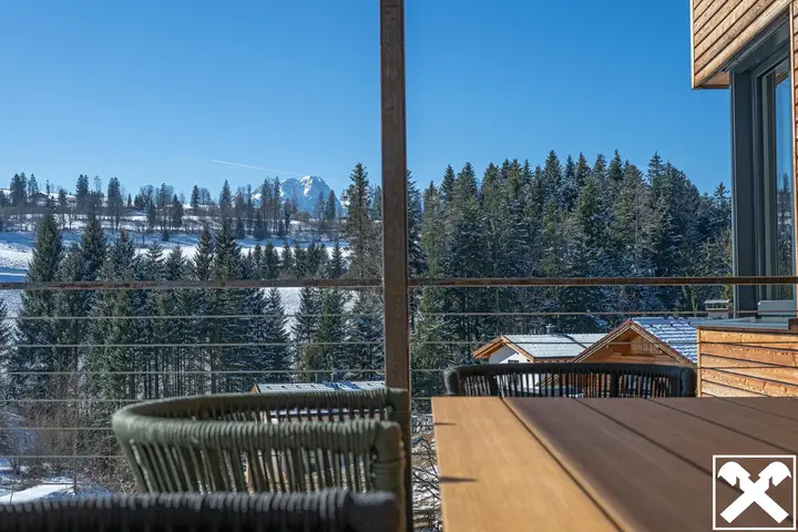 Panorama-Balkon mit Alpenblick