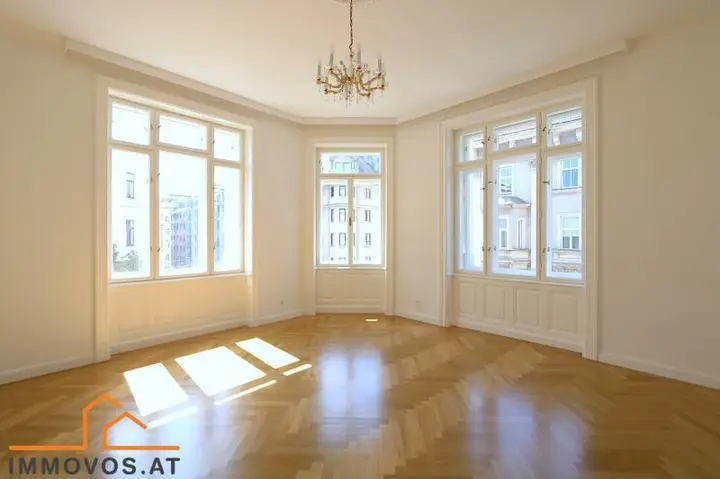 Eckzimmer 1 / Wohnsalon mit ca. 26 m2