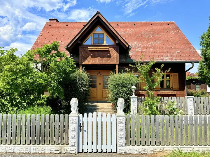 Juwel mit Garten, Weinkeller & moderner Wärmepumpe.