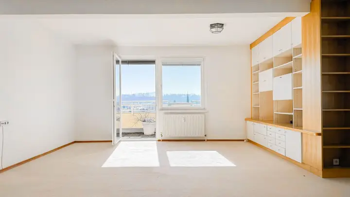 Lichtdurchfluteter Wohnbereich mit direktem Zugang zur Terrasse