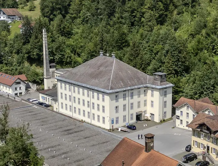 FMH_Quartier-Gu¨tle-Drohne-20_Titel