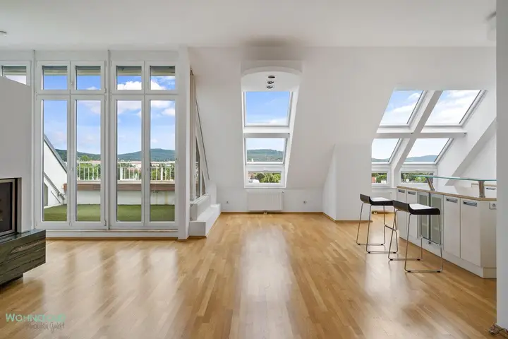 grosser LOFTARTIGER WOHNRAUM