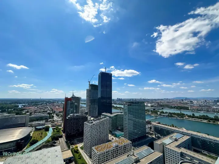 BLICK ÜBER DIE DONAU