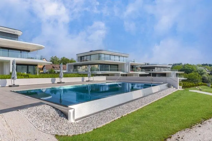Pool Hausblick