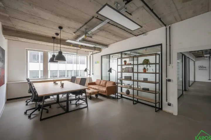BÜRO MIT EINRICHTUNGSVORSCHLAG