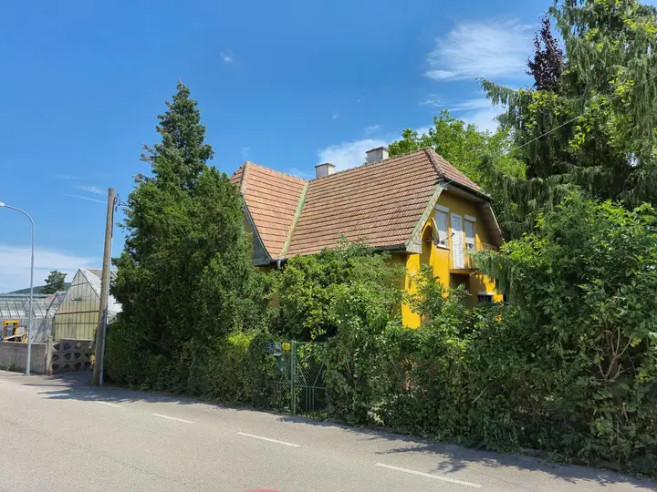 Straßenansicht
