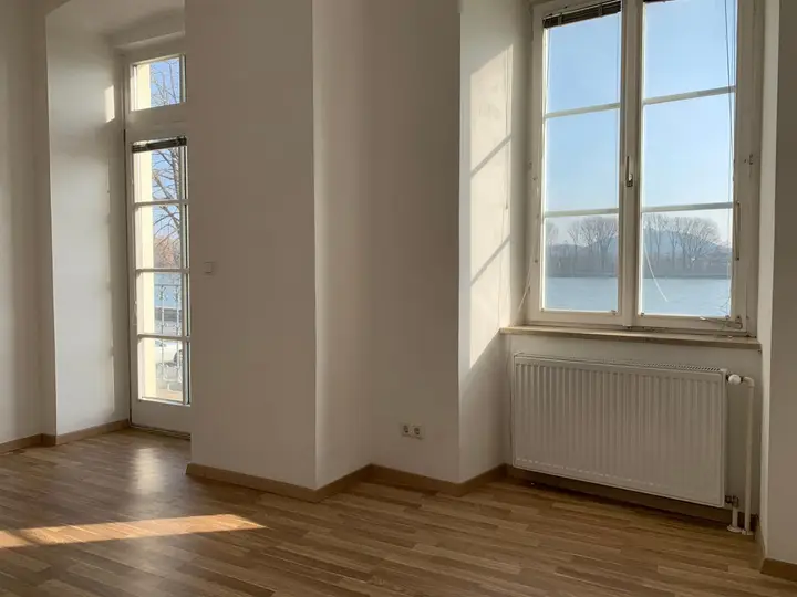 Zimmer mit Balkon