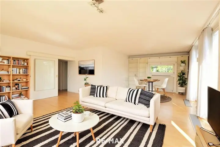 Wohnzimmer (virtuell eingerichtet)