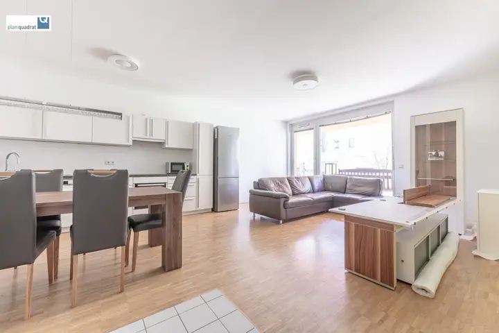 Wohn- / Esszimmer mit Küchenzeile (ca. 24,10 m²)