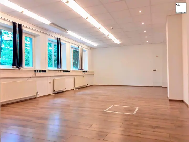 Gewerbeimmobilie in Toplage, Salzburg Maxglan - gelegen im EG; angenehmes Raum- und Arbeitsklima; mit Grün- sowie Parkflächen (c) CL-Immogroup, www.cl-immogroup.at