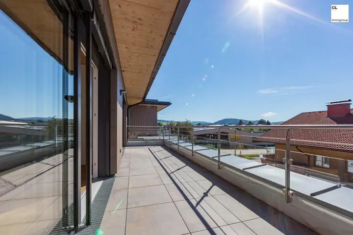 Großzügige Terrasse im Dachgeschoß