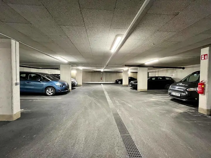 Garage innen 1