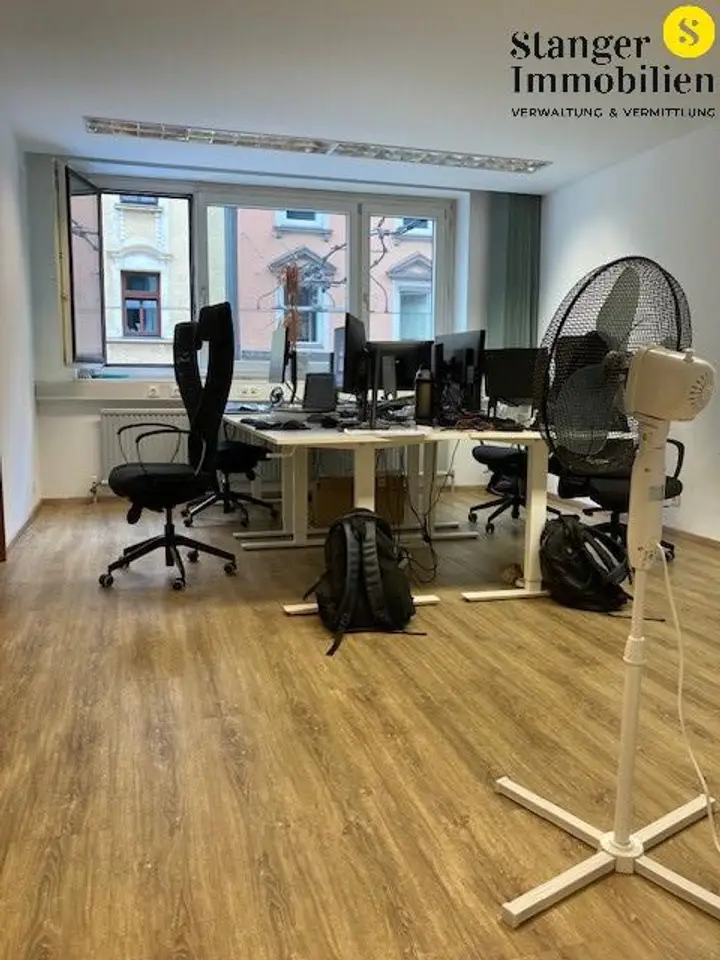 Büro 4