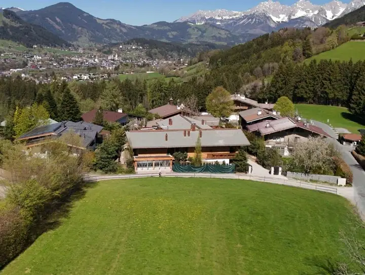 Kitzbühel_Baugenehmigtes Grundstück für ein exklusives Chalet_Grundstück