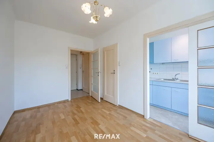 Wohnzimmer mit Kochnische