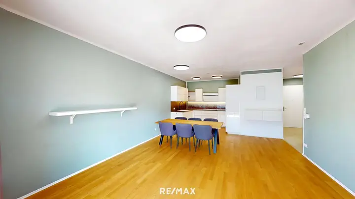 Wohn - Essbereich mit Blick zur Küche