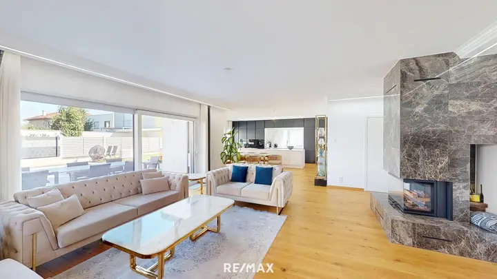 Wohnzimmer Blick auf Esszimmer Küche
